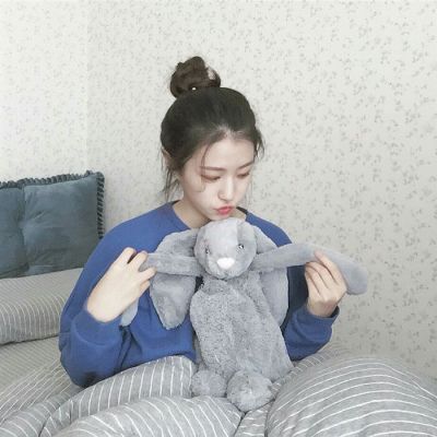 孤单的路灯下,流淌着熟悉的情话_qq女生头像_我要个性