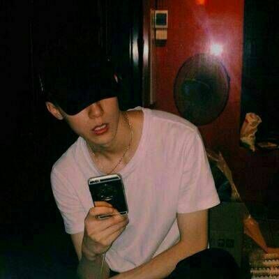 终于喜欢♡：我有很多故事，却只能说给风听