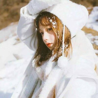 小玖:你低头浅笑_qq女生头像_我要个性网