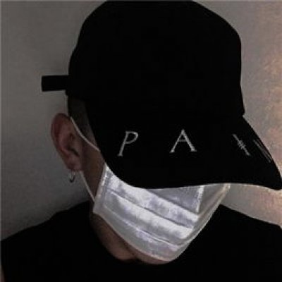 带口罩男生 很酷