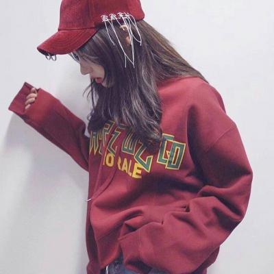 酷酷的戴帽子女生