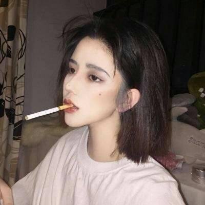 抽烟的小姐姐78_qq女生头像_我要个性网