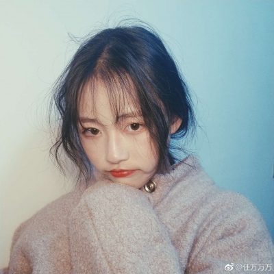 任万万万森系小清新女生头像