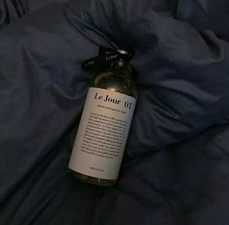 沈川抑郁系背景图说好的要一直爱着我啊