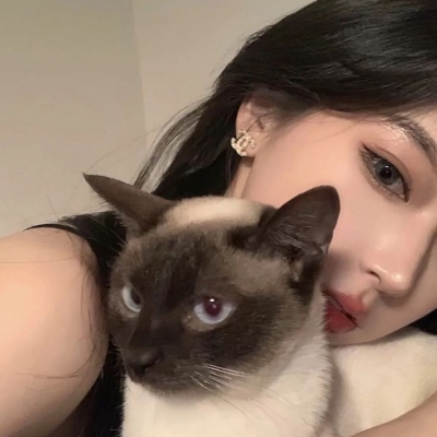个性女头/可爱在性感面前不值一提_女生头像_我要个性