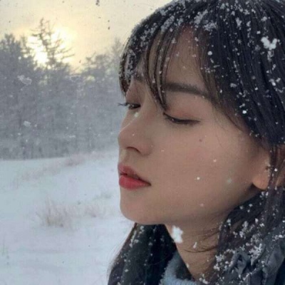 冬季雪景女头