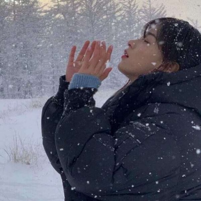 冬季雪景女头