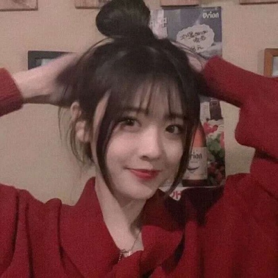 红色跨年女头 /这不平凡的一年即将结束了