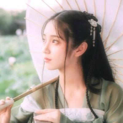 酱酱|愿卿持把油纸伞，花开断桥红线牵