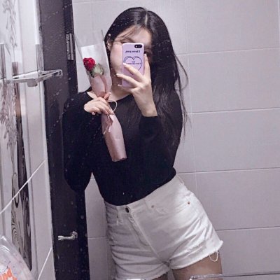 qq个性网女生头像拿手机的=女生网头像霸气超拽有范拿手机