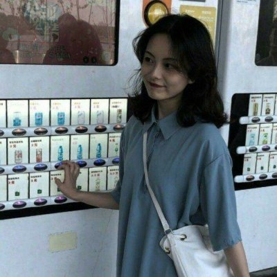 马良蘸着彩虹糖浆画出你。