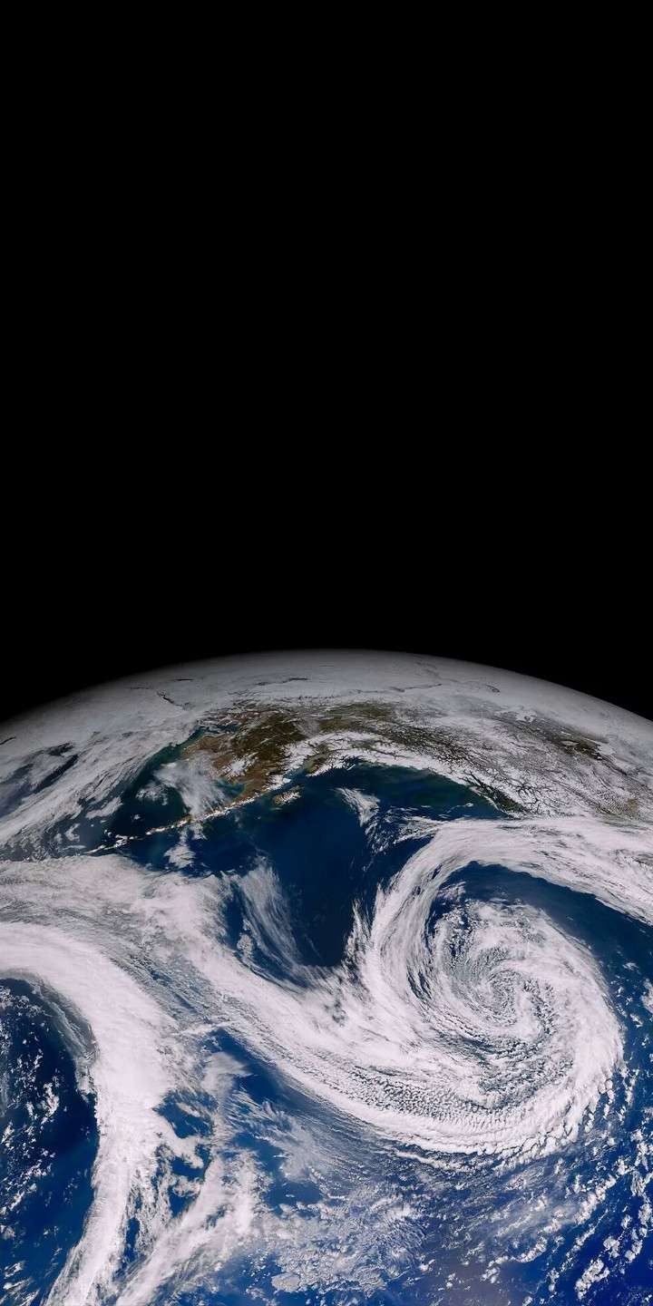 苹果半边地球壁纸图片