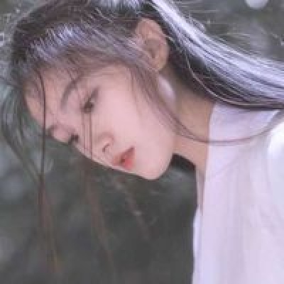 你的一颦一笑宛如天上的星星