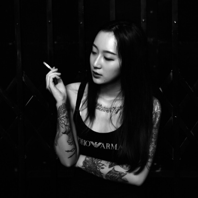 纹身图案女人味吸烟图片