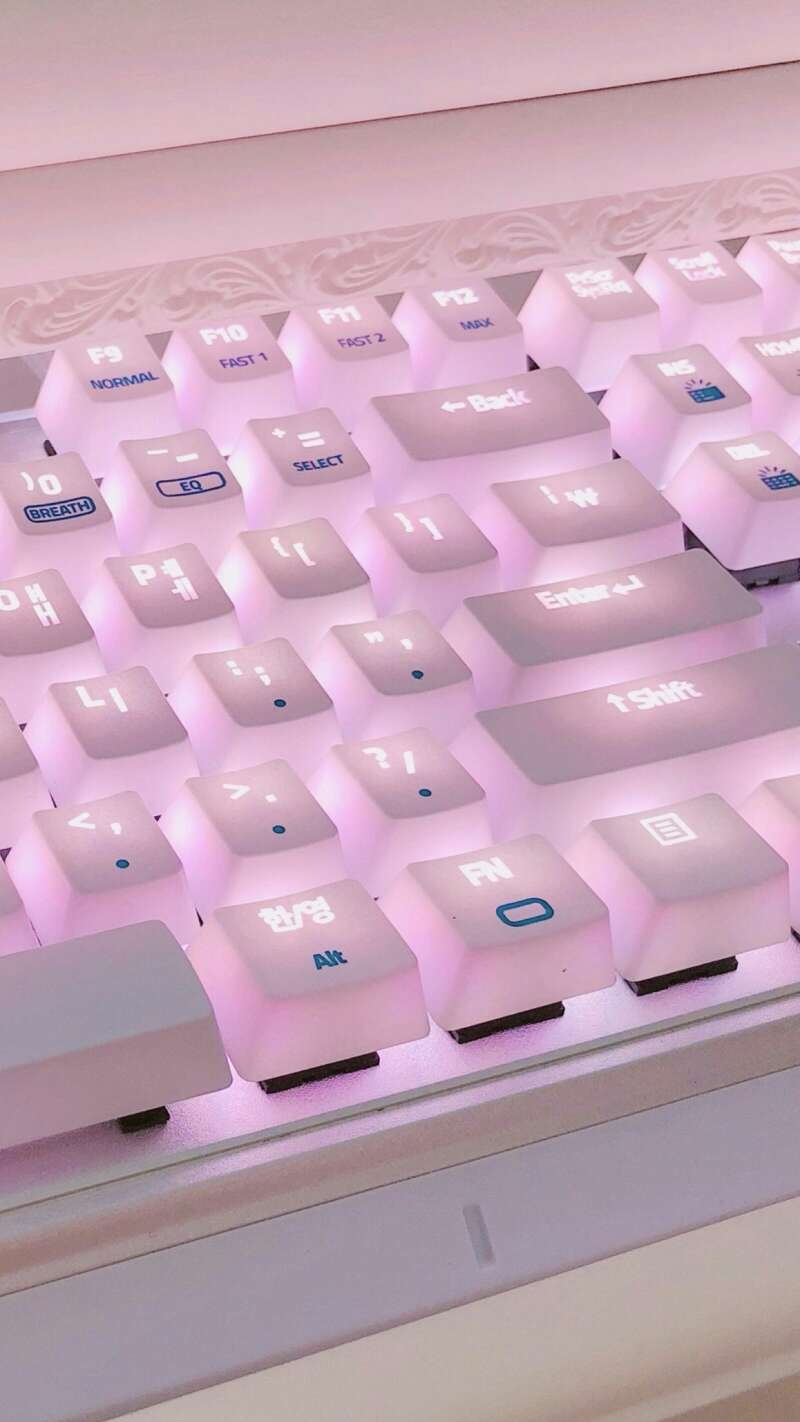 允言粉色键盘壁纸
