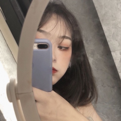 镜子女生头像烛火之外摇曳不定的还有你