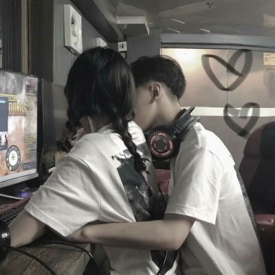 Am follow. Корейцы пара в больнице. Matching icons korean couple.