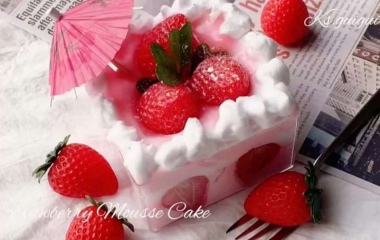 可爱少女必备，亮色草莓蛋糕❤