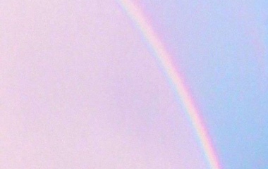 安得五彩虹，驾天作长桥。