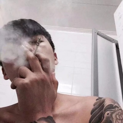 男生吸烟的头像 干净图片