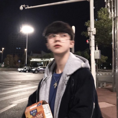 好帅的小哥哥，要联系方式找我