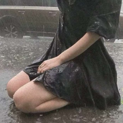 女生淋雨头像 在雨中图片