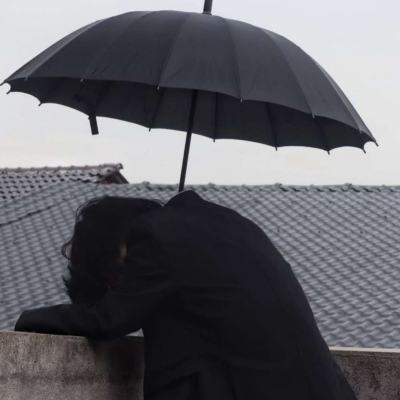 头像雨伞黑白照片图片