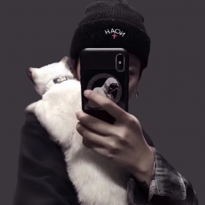 男生抱着猫的头像挡脸图片