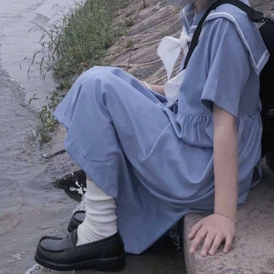 “花还会重新开，不同的春天来了又来”/优质女头.
