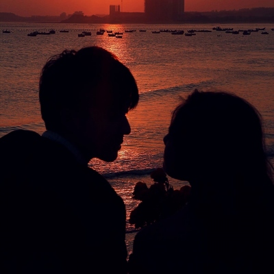 情侣头像背影海边日落图片