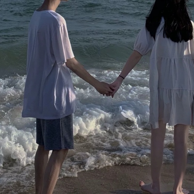 情侣头像/什么时候能和你一起去看海。