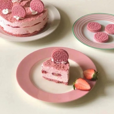 草莓奶油甜甜圈小妤中间转圈圈'