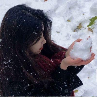 关于雪的头像女生唯美图片