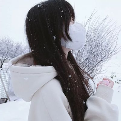 关于雪的头像女生唯美图片